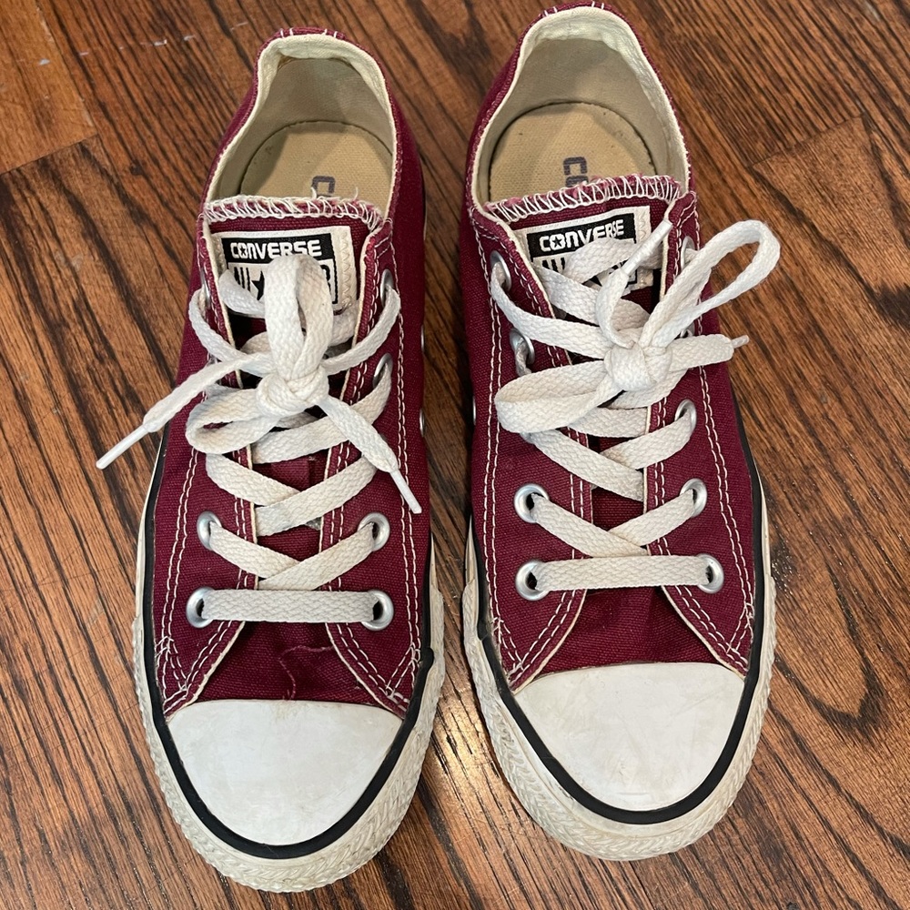 Mens Converse Size 4, Woman's size 6